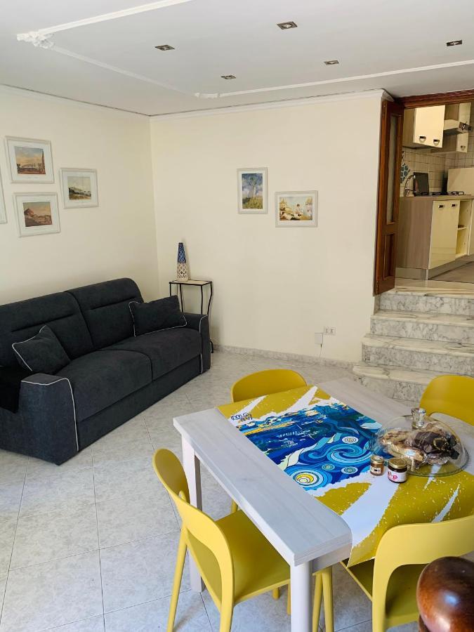 La Casetta In Centro Napels Buitenkant foto